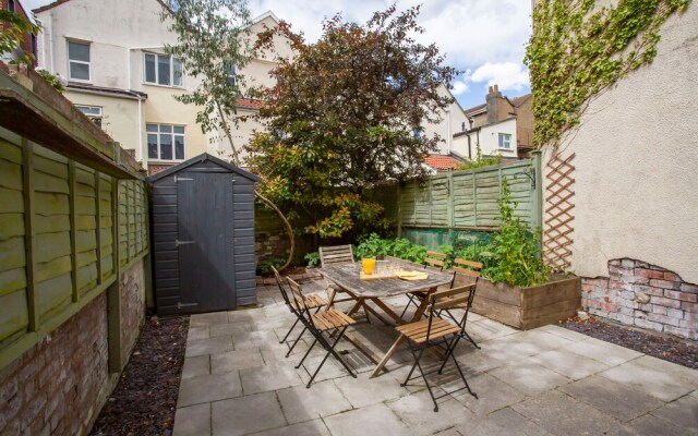 Sleek & Stylish Bristol Getaway With Garden