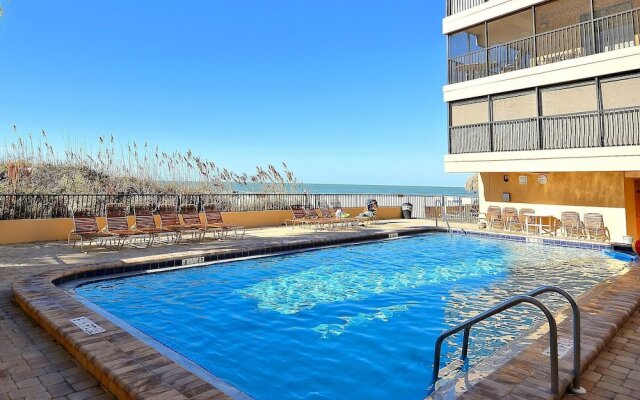 Villa Madeira 306 Beach front, stunning view! Walk to everything