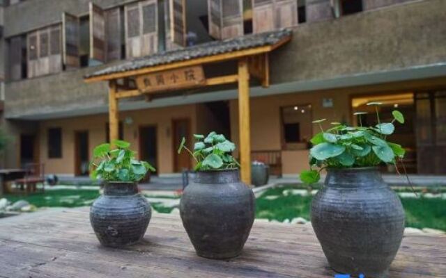 Youjian Xiaoyuan Hot Spring Hostel