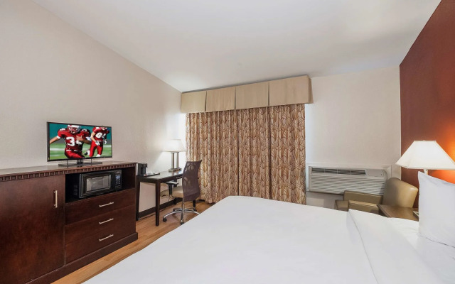 Red Roof Inn & Suites Mt Holly - McGuire AFB