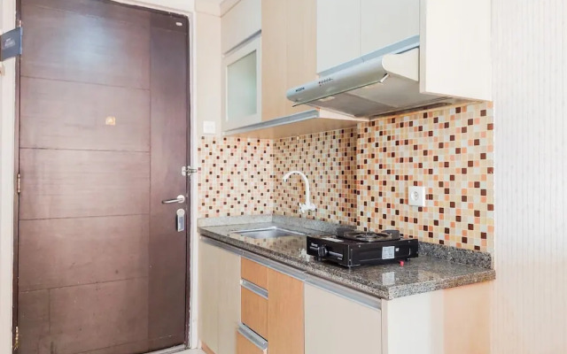 Cozy And Nice Studio At Great Western Apartment
