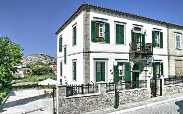 Artemis Traditional Hotel