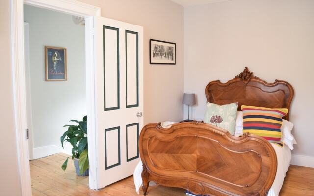2 Bedroom House in Islington