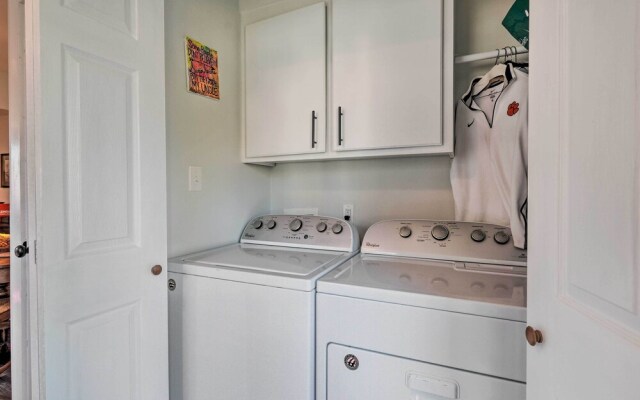 Pet-friendly Greenville Dwelling ~ 2 Mi From Dtwn!