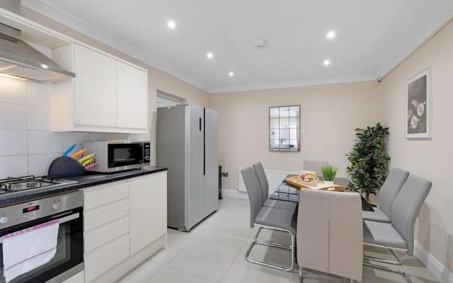 Stylish 4 Bedroom Home in Brightside Ave