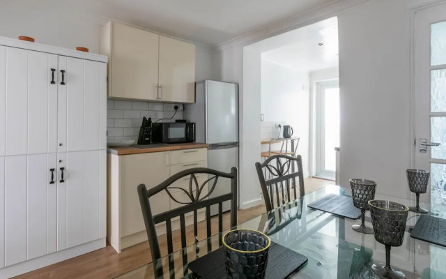 Stylish 2Bd Family Hideaway In Dover