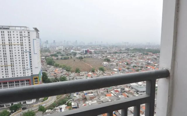 Clean & Comfy Room at Bassura with open view window