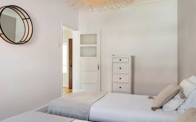 Charming 2 Bedroom Apartment With Balcony