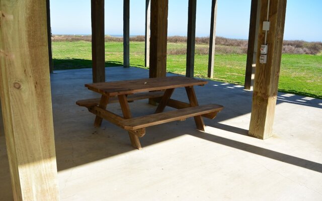 Lotz A View by RedAwning