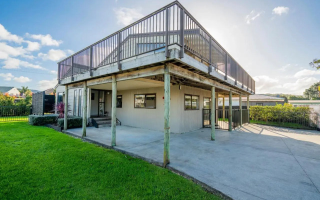Seabreeze on Cook - Whitianga Holiday Home