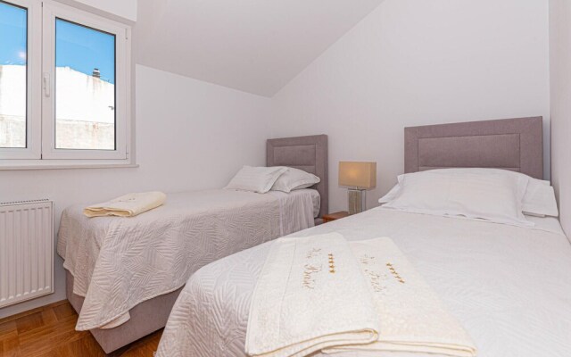 Nice Home in Pirovac With Wifi and 4 Bedrooms