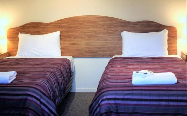 Owen River Tavern & Motels