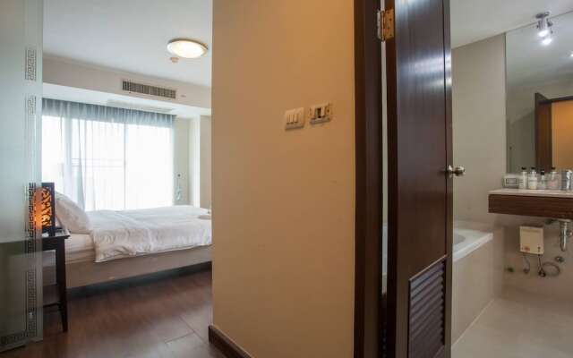 4D - 3 Bedroom Downtown Apartment With Shared Pool