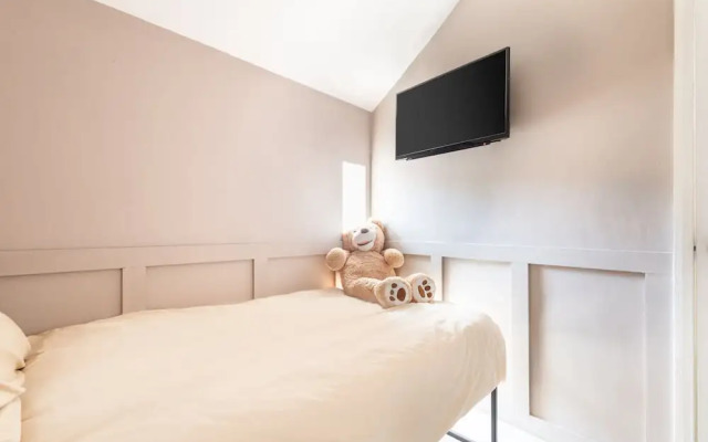 Host Stay High Street