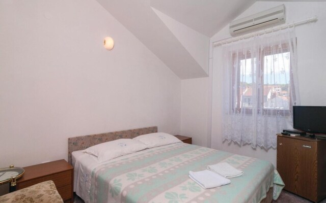 Nice Apartment in Supetar With 3 Bedrooms, Wifi and Outdoor Swimming Pool