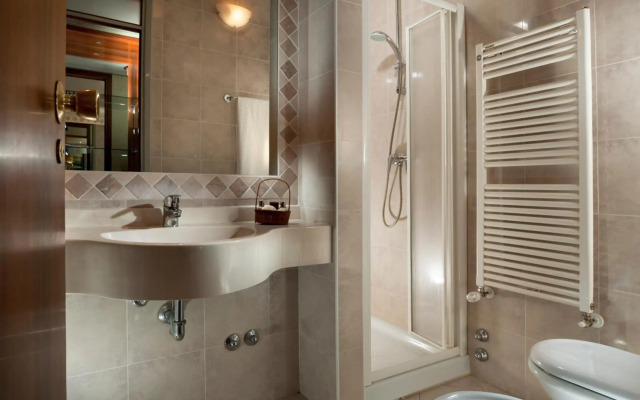 Waldorf Suite Hotel