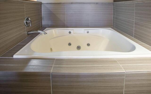 Holiday Inn Express & Suites Hayward by IHG