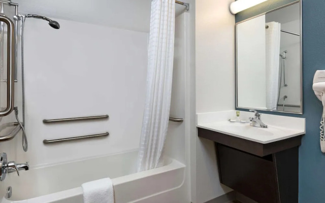 WoodSpring Suites Signature Houston IAH Airport