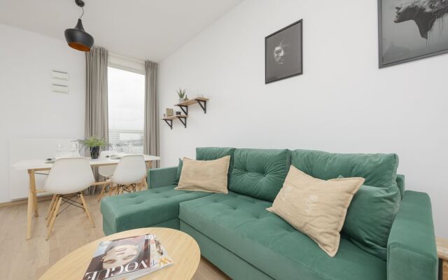 Bobrowiecka Modern Apartment by Renters