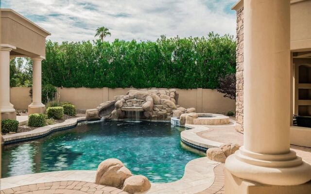 Primrose by AvantStay | Sleeps 23! Desert Estate w/ Theater & Pool + Hot Tub