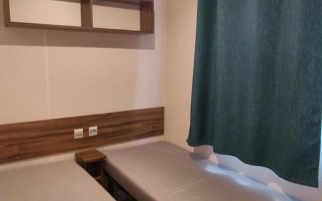 Mobil-home 42, proche animations