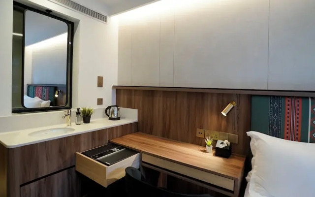 ST Signature Bugis Middle