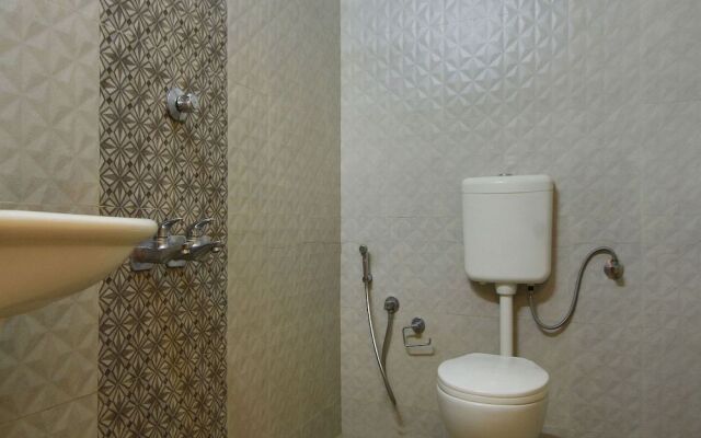 OYO 14163 Comforts Inn