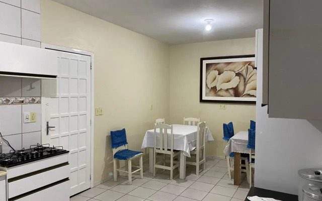 CASA com 3 QUARTOS 1000M DA PRAIA