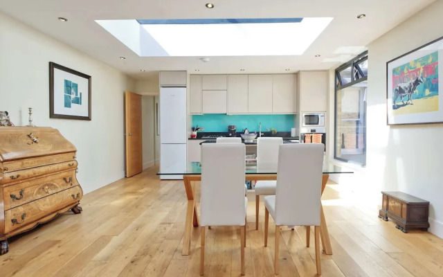 Spacious 3-bedroom Apartment in Earls Court