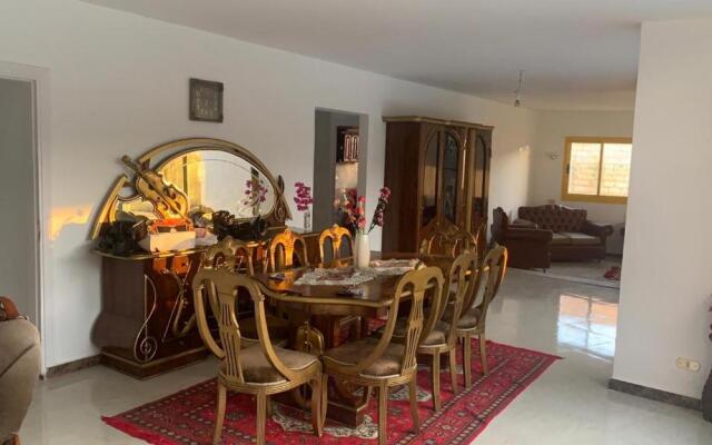 Cheerful 6 bedroom villa with pool.