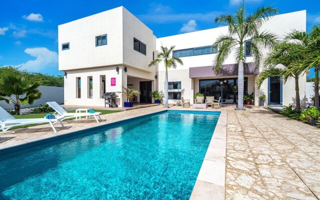 Spectacular Designer Villa 5 Star Luxury 6 Bedroom New!