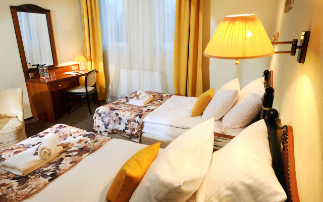 Garden Park Hotel