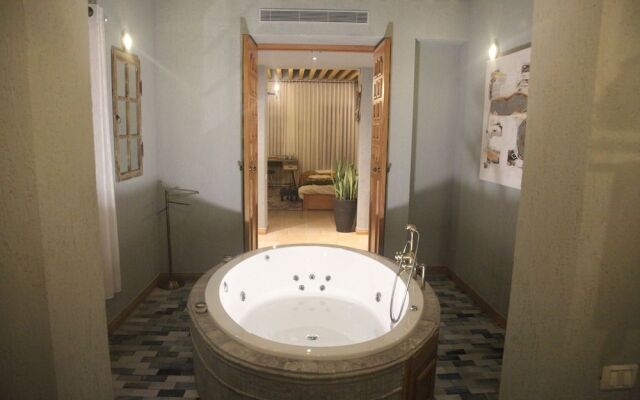 Zarqa Luxury Suites - Couples Only