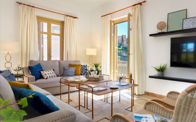 Bright & Large 4bd. Apartment With Views to the Alcazaba. Zegrí