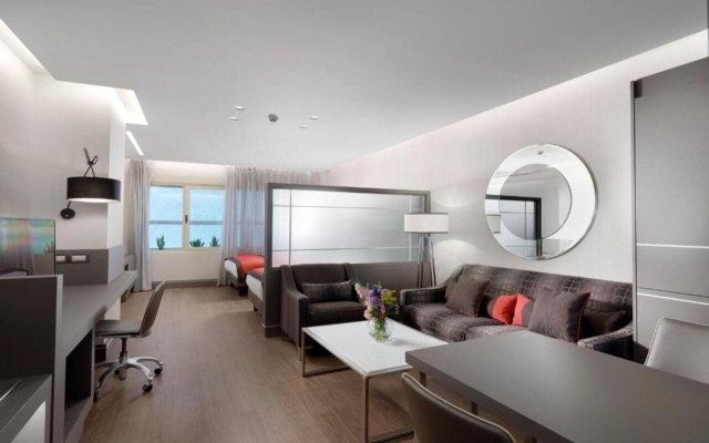 Holiday Suites