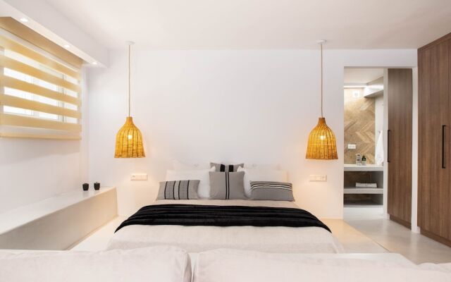 Pebble Luxury Suite by the Sea