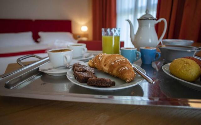 Hotel Remilia Ex Ramada Emilia