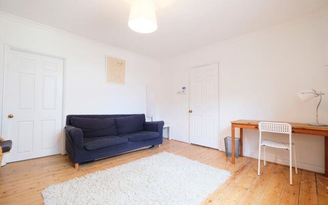 Beautiful, Bright and Spacious Flat for 4