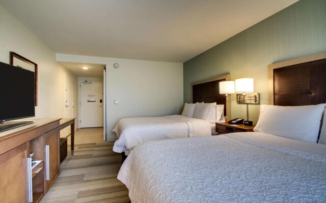 Hampton Inn & Suites Milwaukee West