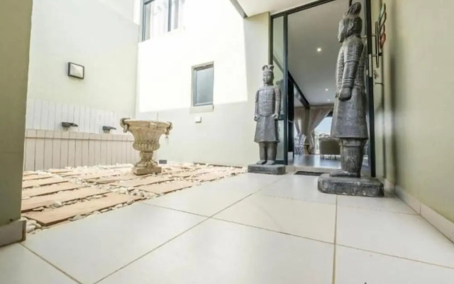 Lake Villa Hartebees