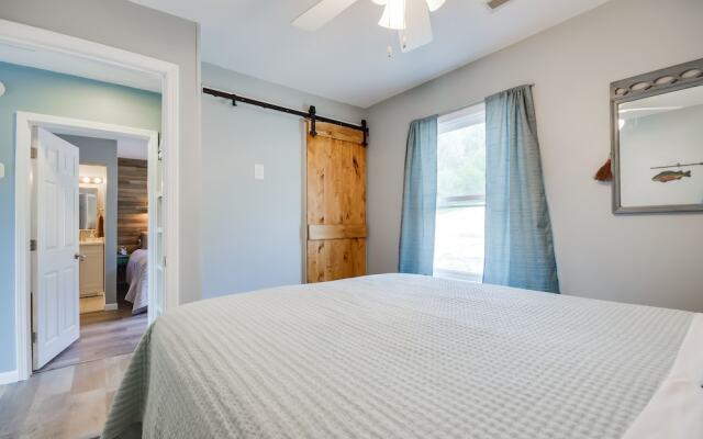 Dock & Furnished Deck: Lakefront Gravois Mills Gem
