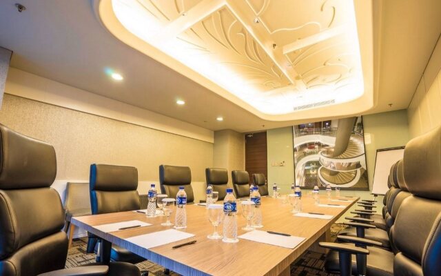 JS Luwansa Hotel and Convention Center