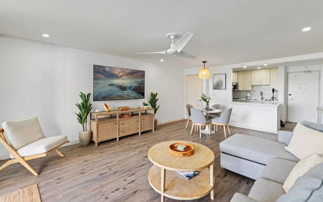 Remodeled Luxe Beachfront Escape Ocean Views AC