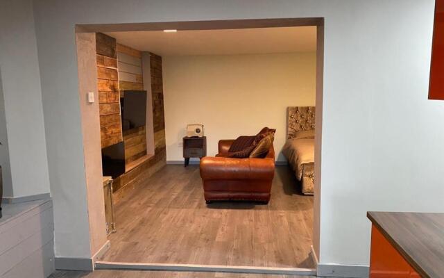 Treetops flat4 Hall Green B28