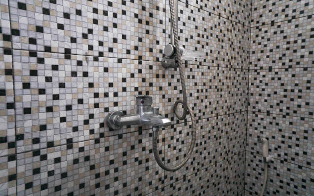 RedDoorz near Alun Alun Batu