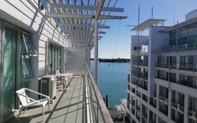 Sea View Princes Wharf Apartments