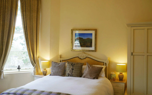Muntham Holiday Apartments & Town House