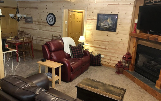 Amazing Dreams 2 Bedroom Cabin by RedAwning