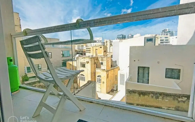 Remarkable 2-bed Apartment in St Julians