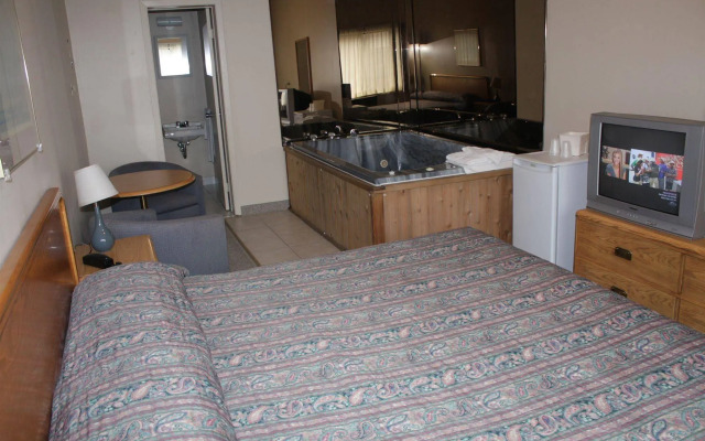 Tropicana Inn